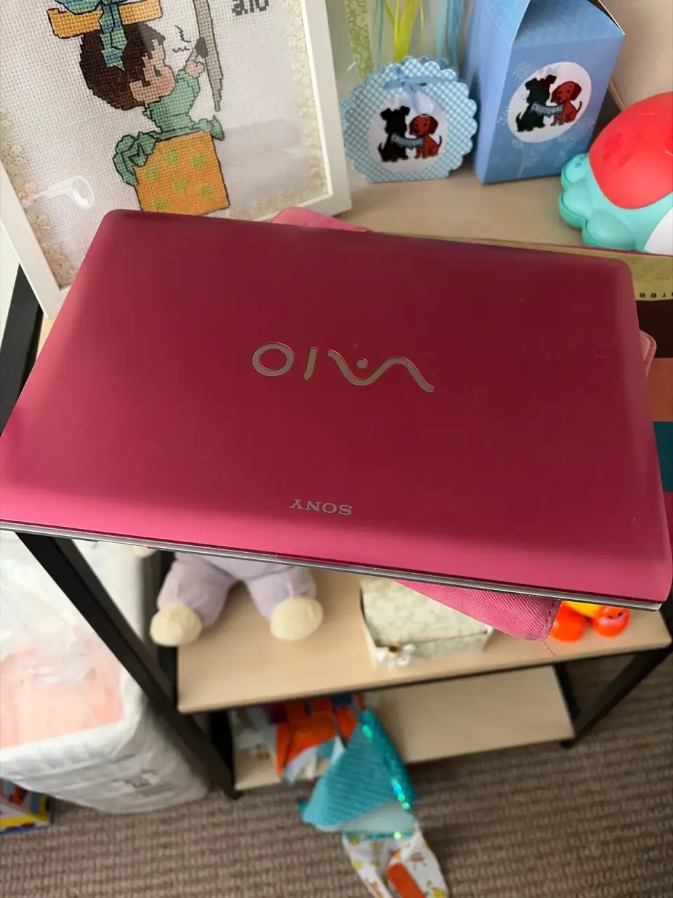 Portátil Sony Vaio color rojo año 2011
