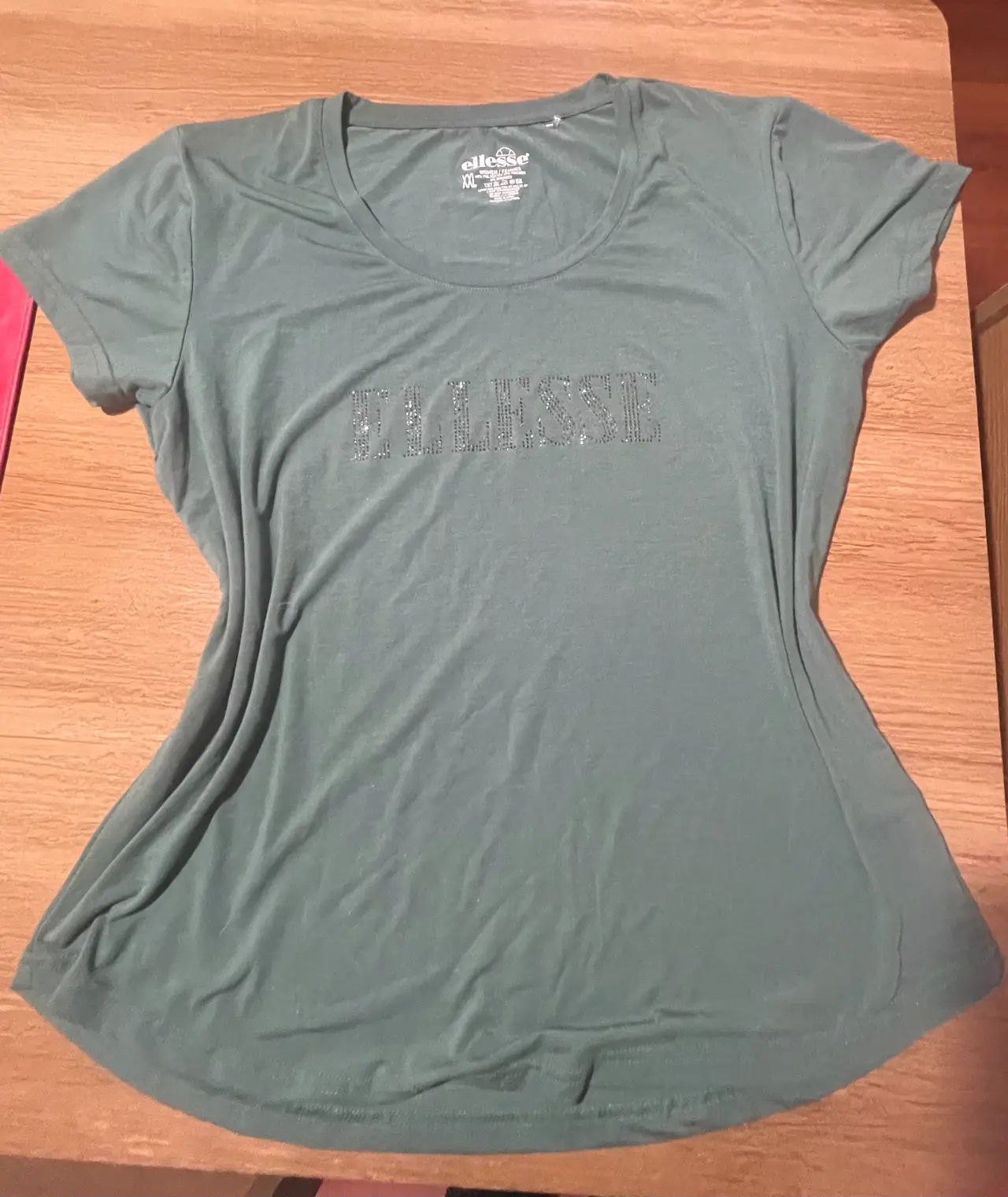 Polera verde con logo Ellesse