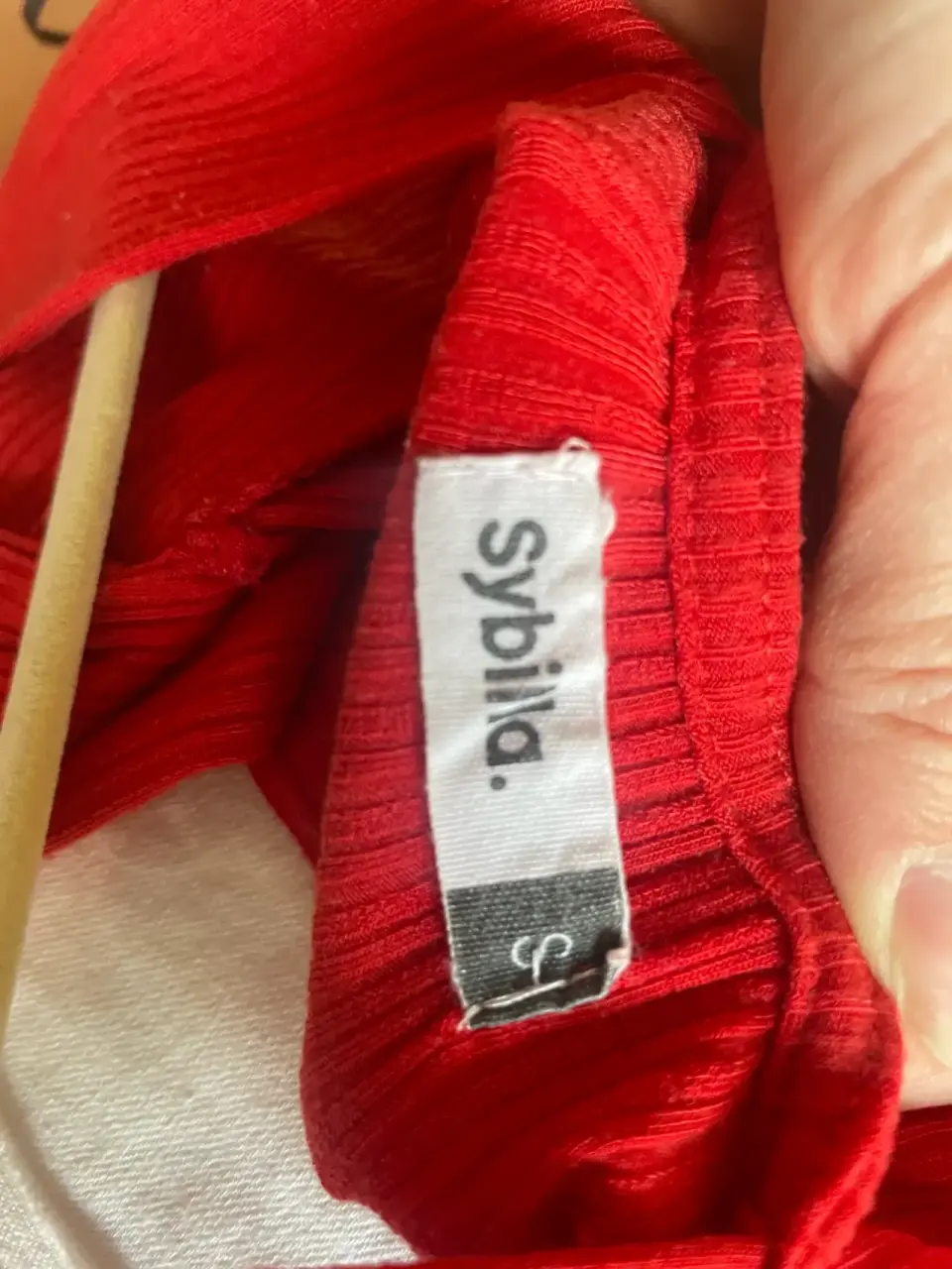 Top rojo sin mangas - miniatura 2
