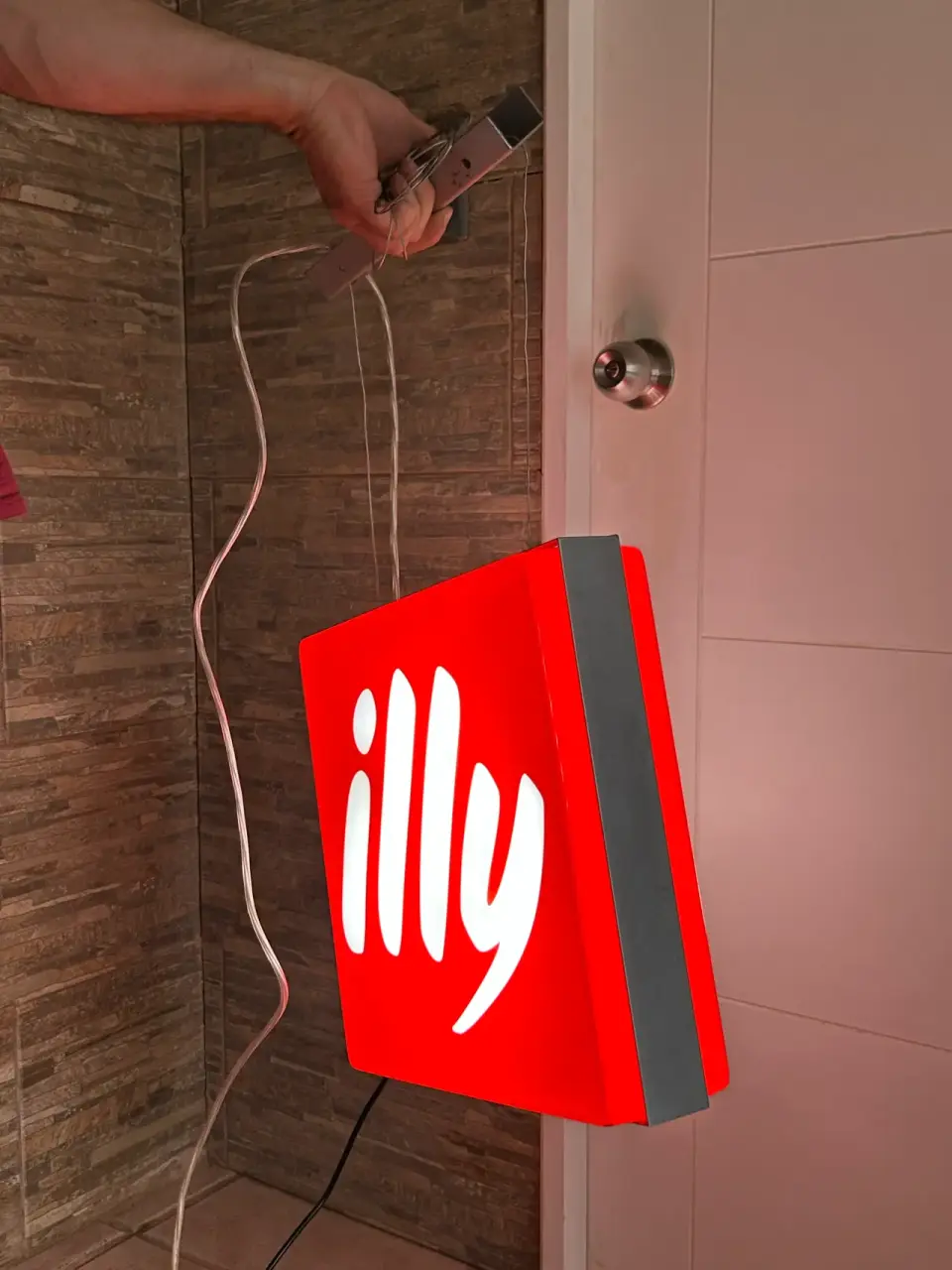 Letrero luminoso illy rojo - miniatura 2