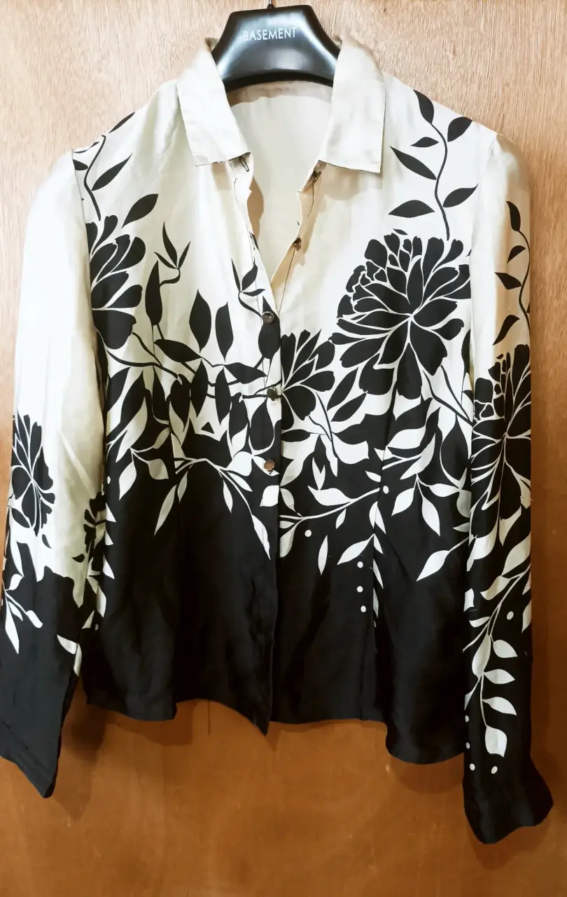 Blusa de tela tipo seda - miniatura 1