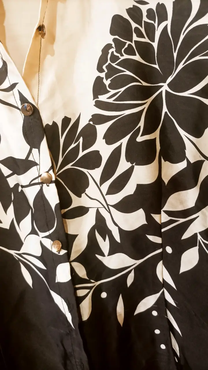 Blusa de tela tipo seda - miniatura 3
