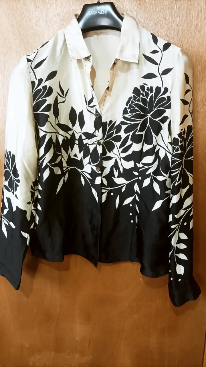 Blusa de tela tipo seda - miniatura 4