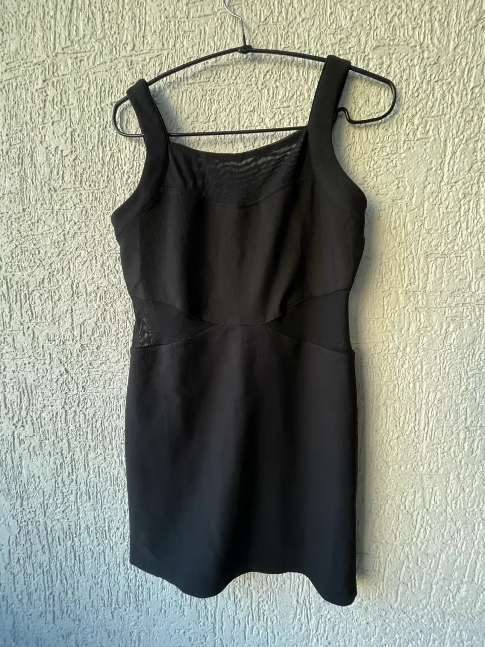 Vestido negro ajustado - miniatura 1