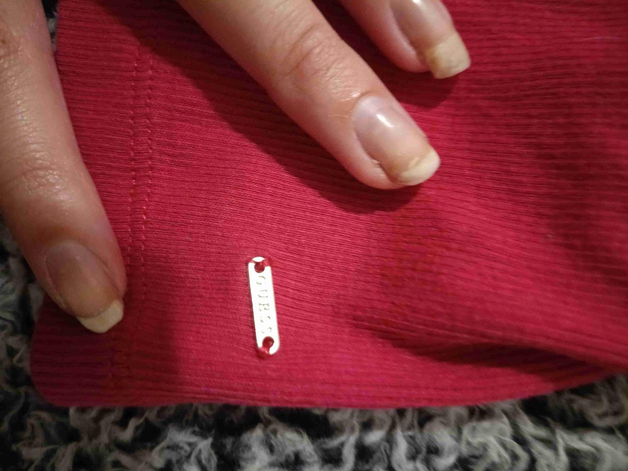 Polera roja femenina Guess original - miniatura 3
