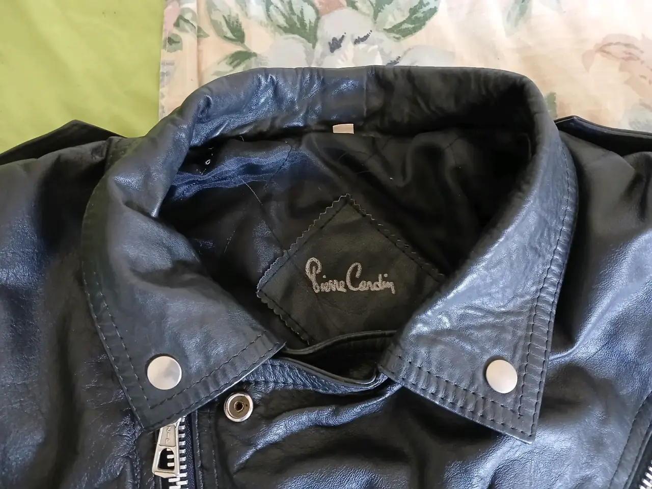 Chaqueta de cuero negra - miniatura 2