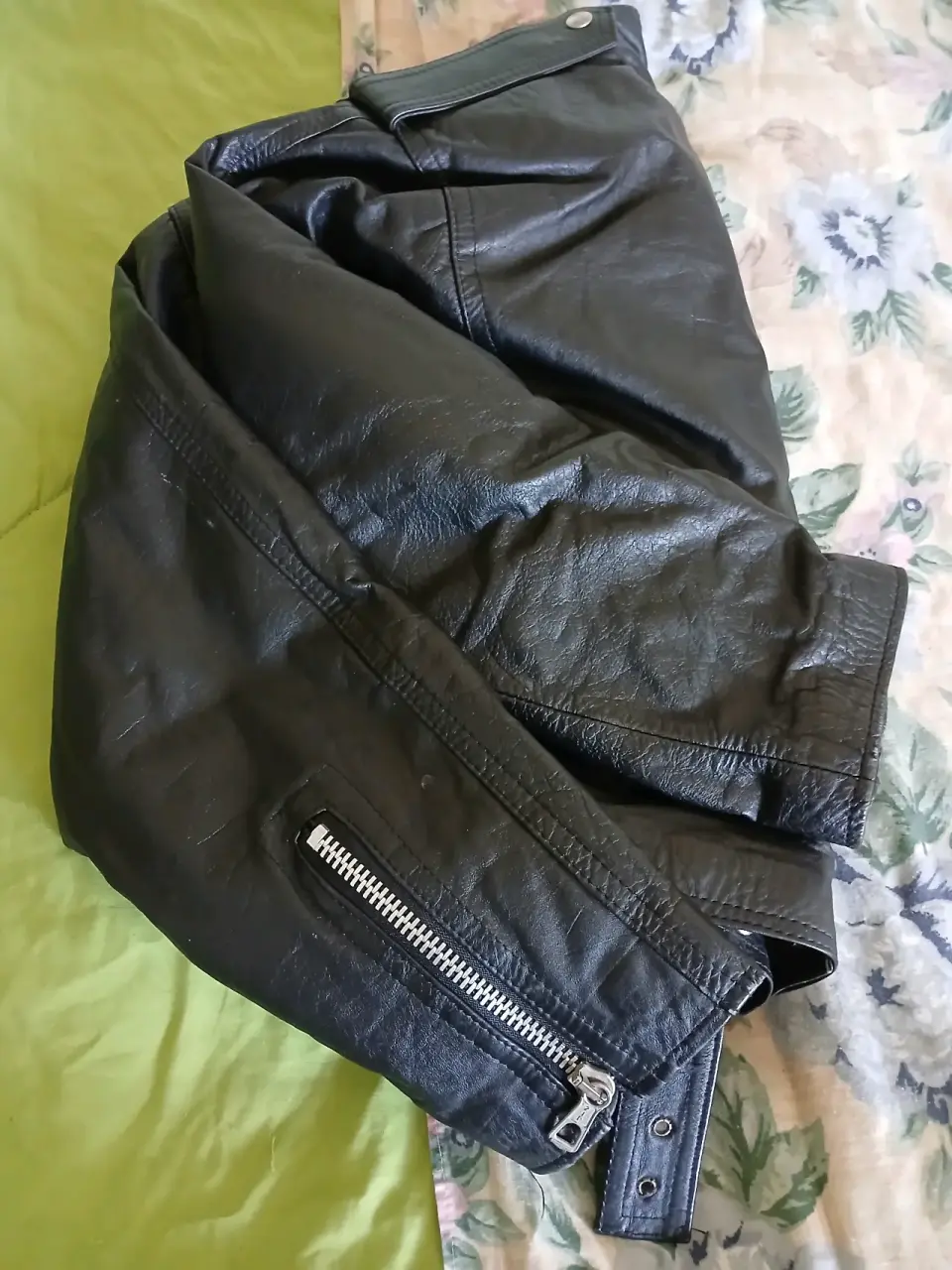 Chaqueta de cuero negra - miniatura 3