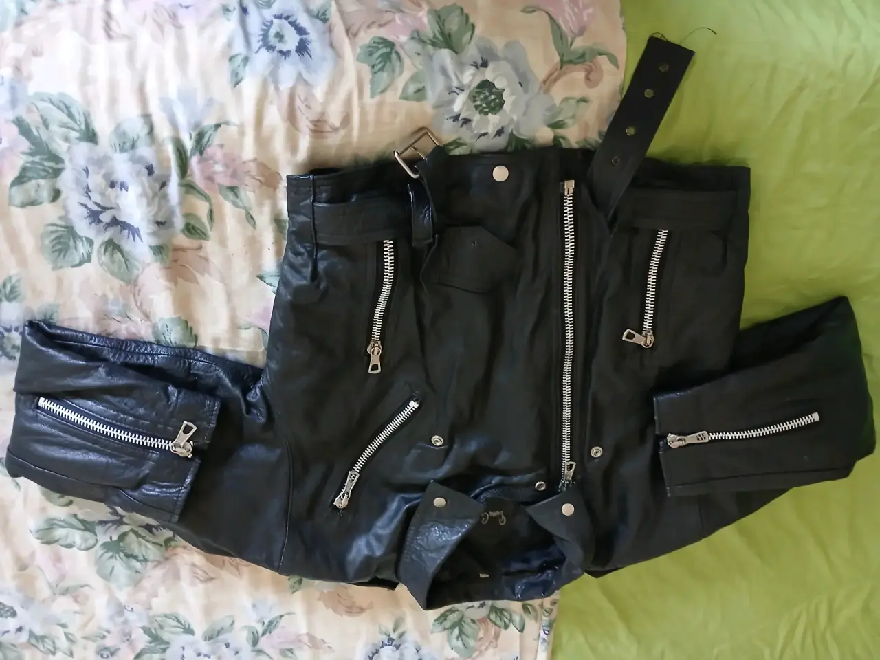 Chaqueta de cuero negra - miniatura 4