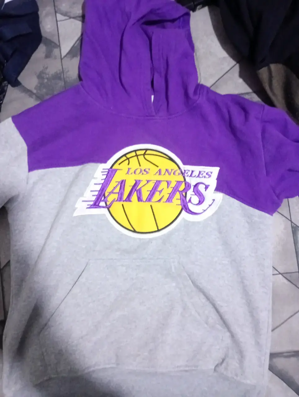 Polerón capucha Lakers gris y morado - miniatura 1