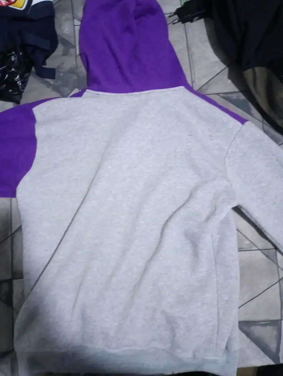 Polerón capucha Lakers gris y morado - miniatura 2