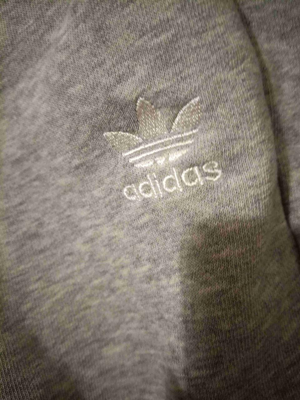 Shorts grises Adidas deportivos Mujer - miniatura 2