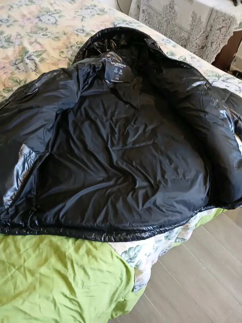 Parka negra acolchada para hombre o mujer - miniatura 3