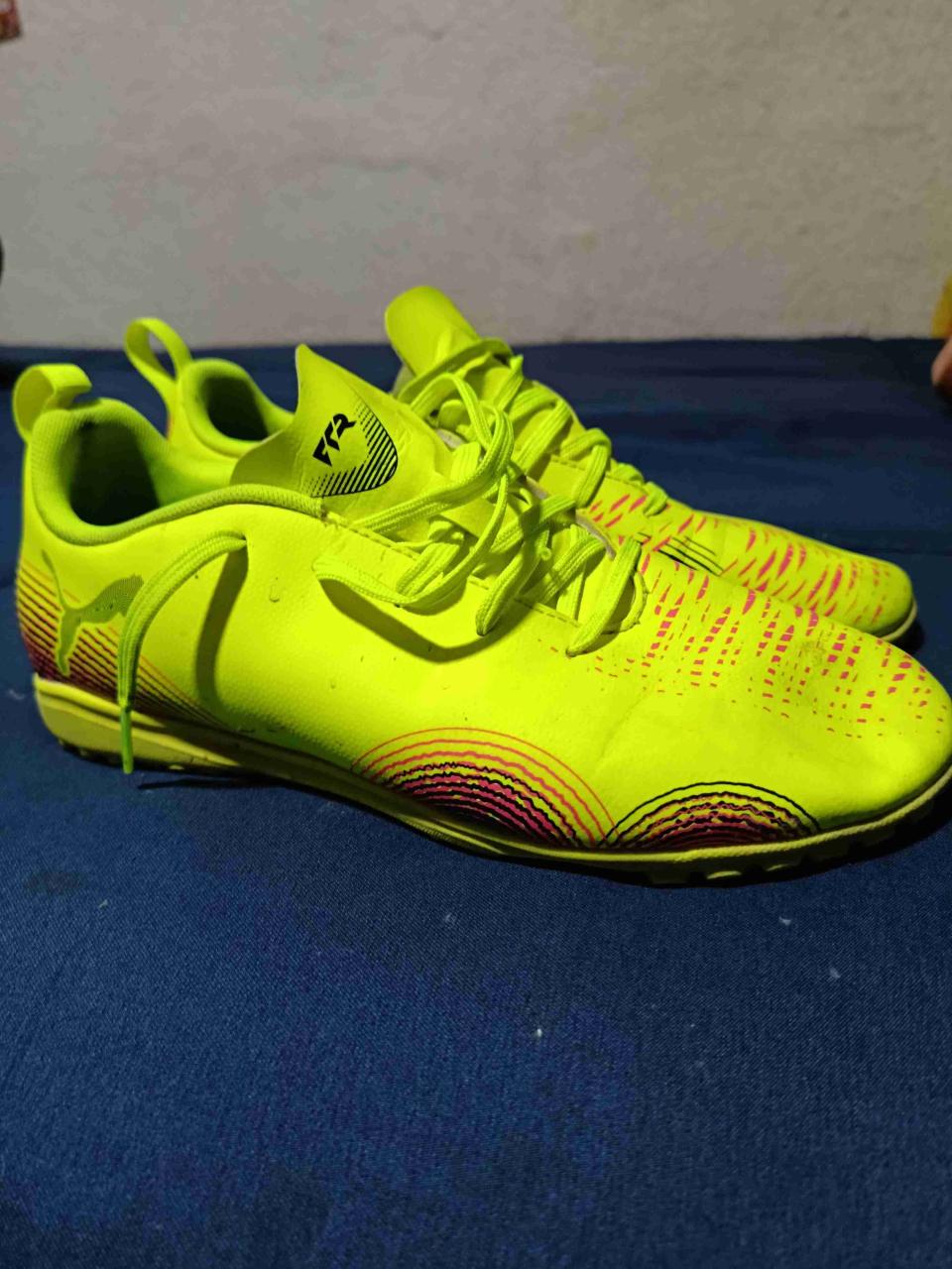 Zapatillas deportivas amarillas