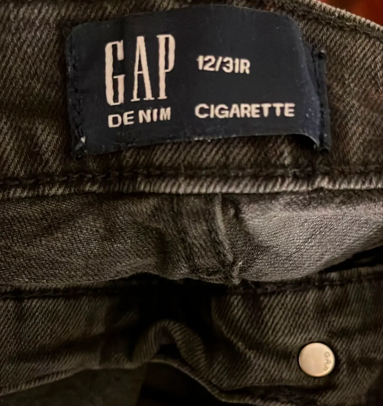 Jeans GAP Cigarette Fit Gris Talla 42 – Excelentes - miniatura 4