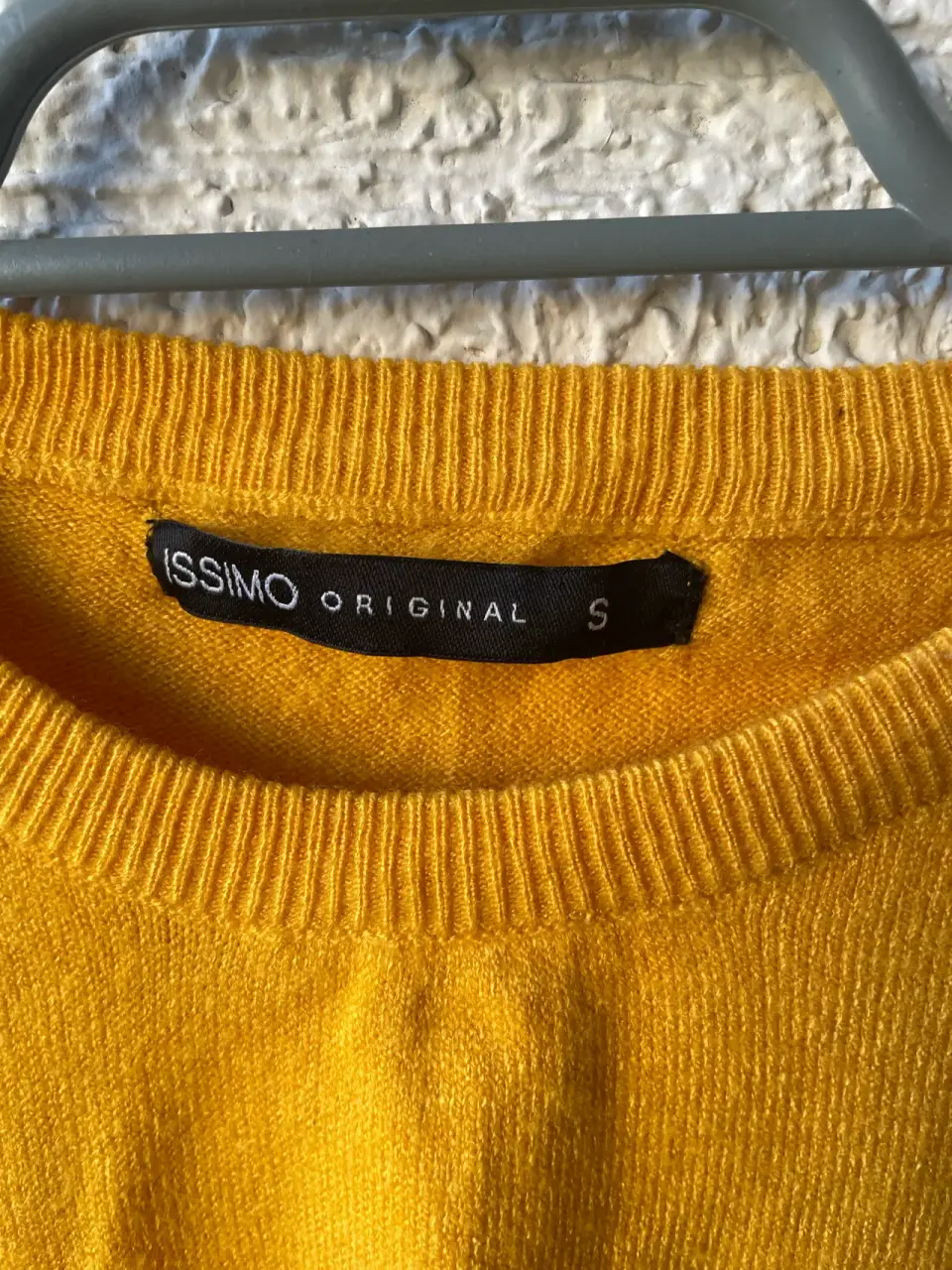 Suéter amarillo para mujer - miniatura 2