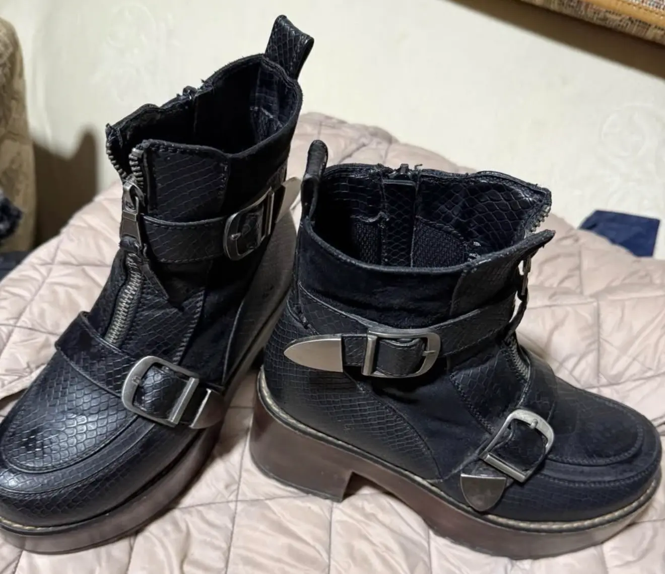Botines negros con tacón grueso - miniatura 2