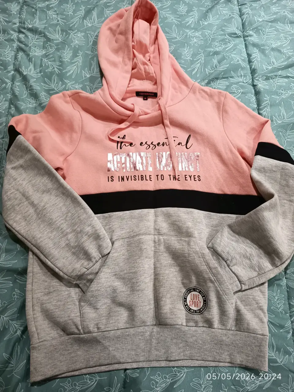 Polerón con capucha rosado y gris - miniatura 3