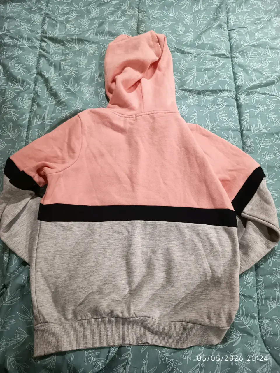 Polerón con capucha rosado y gris - miniatura 4