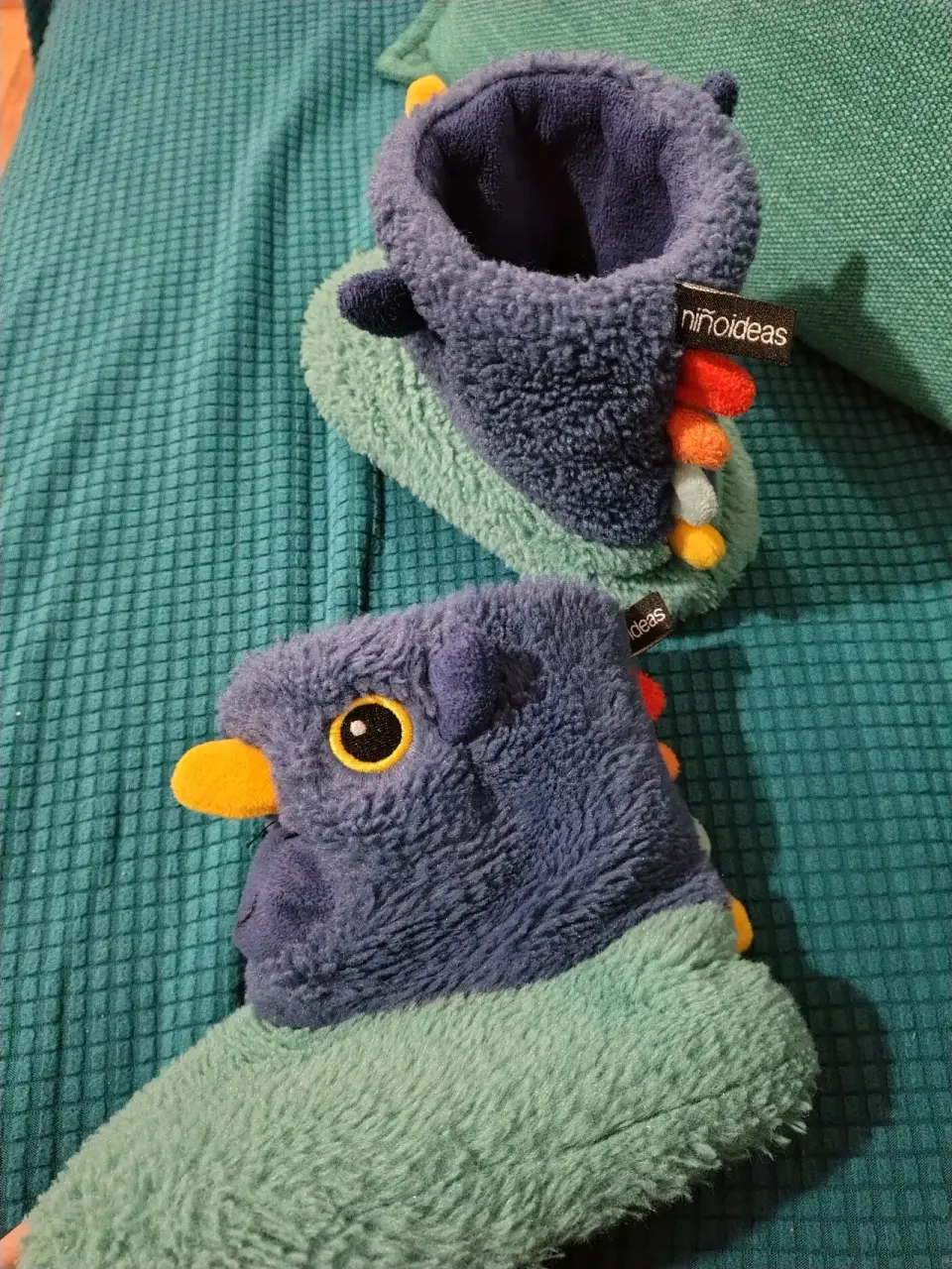 Pantuflas infantiles de dinosaurio