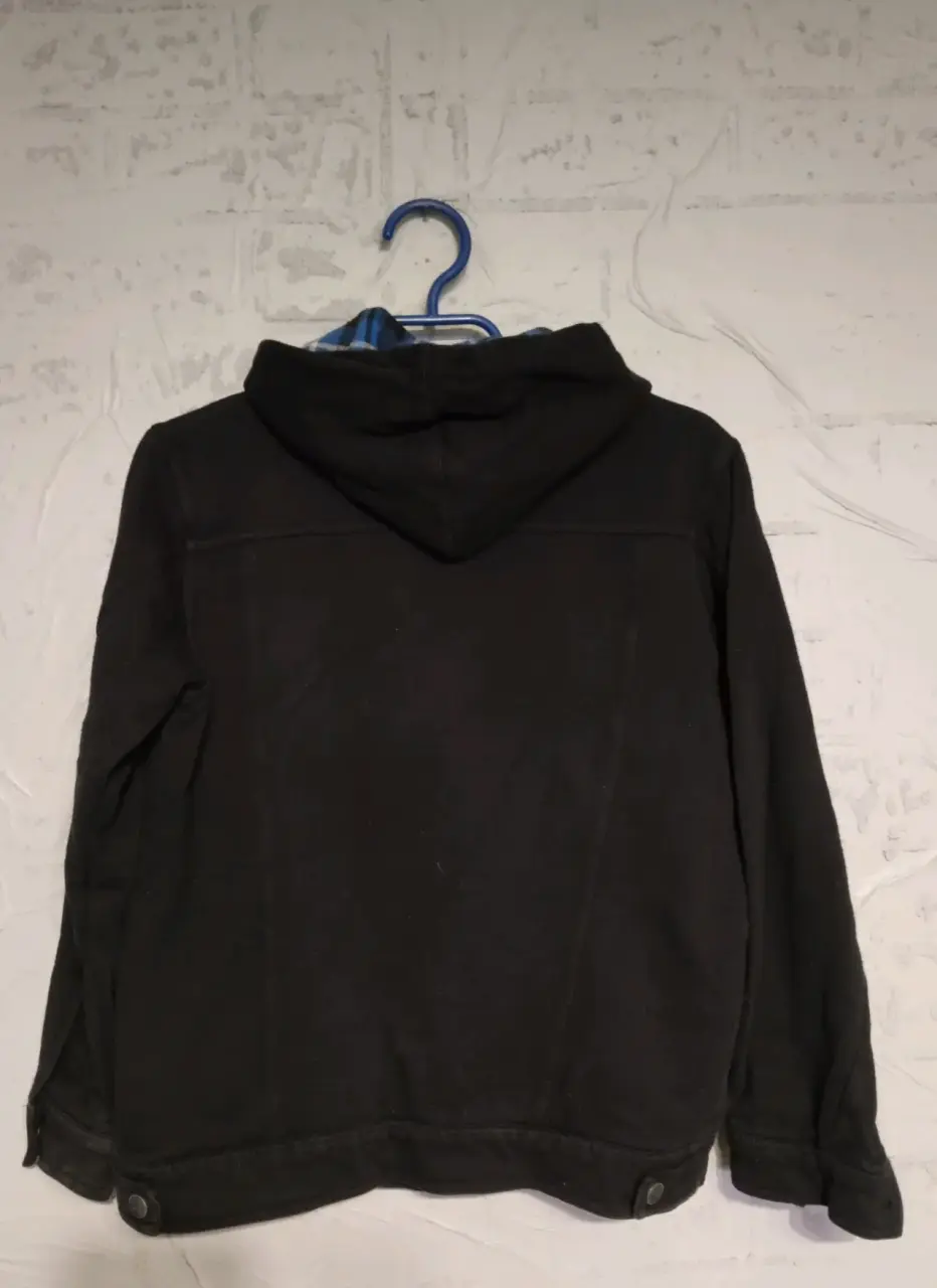Chaqueta negra con capucha y forro - miniatura 2