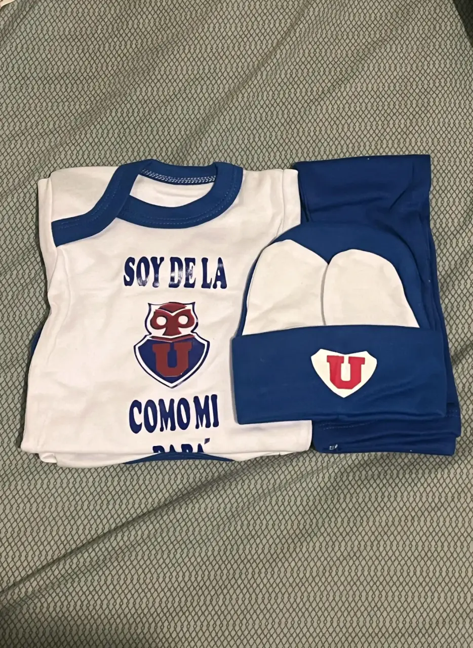Ajuar bebé equipos de fútbol Colo Colo,U chile, UC - miniatura 2