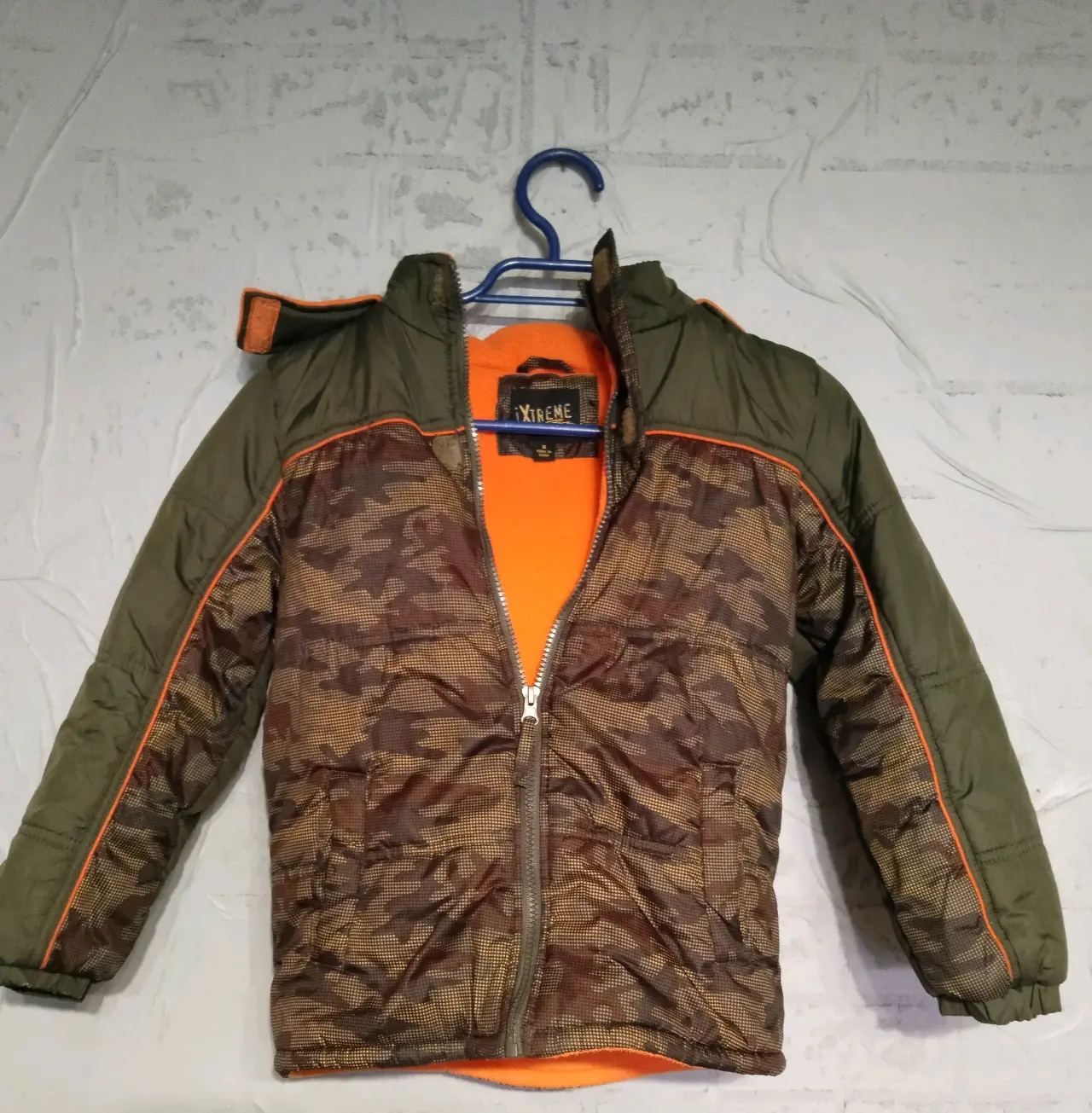 Chaqueta camuflada con capucha - miniatura 2