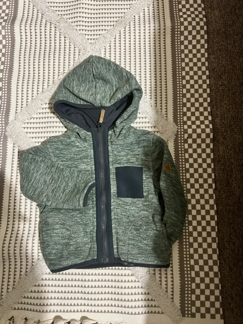 Chaqueta de niño con capucha gris