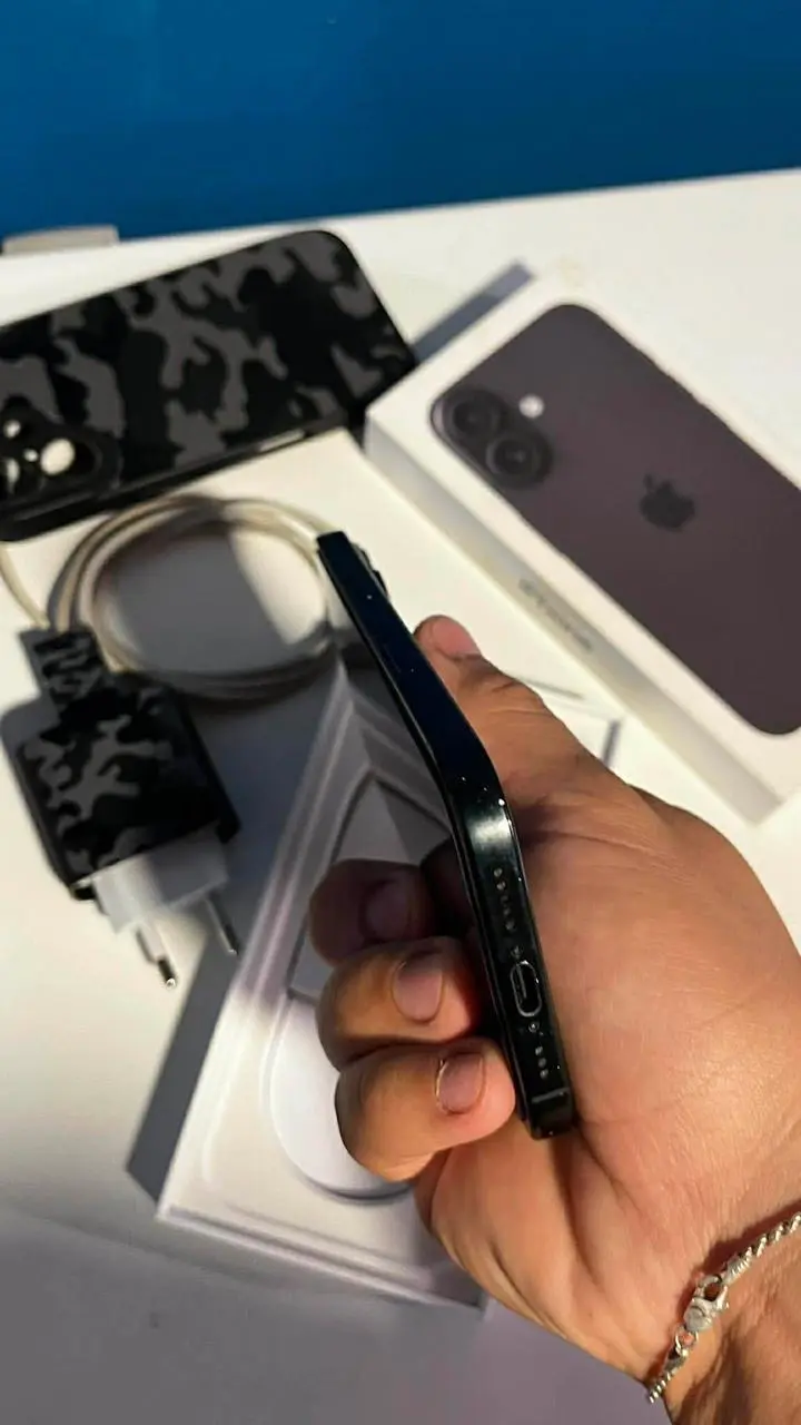 iPhone 16 negro 128gb - miniatura 3