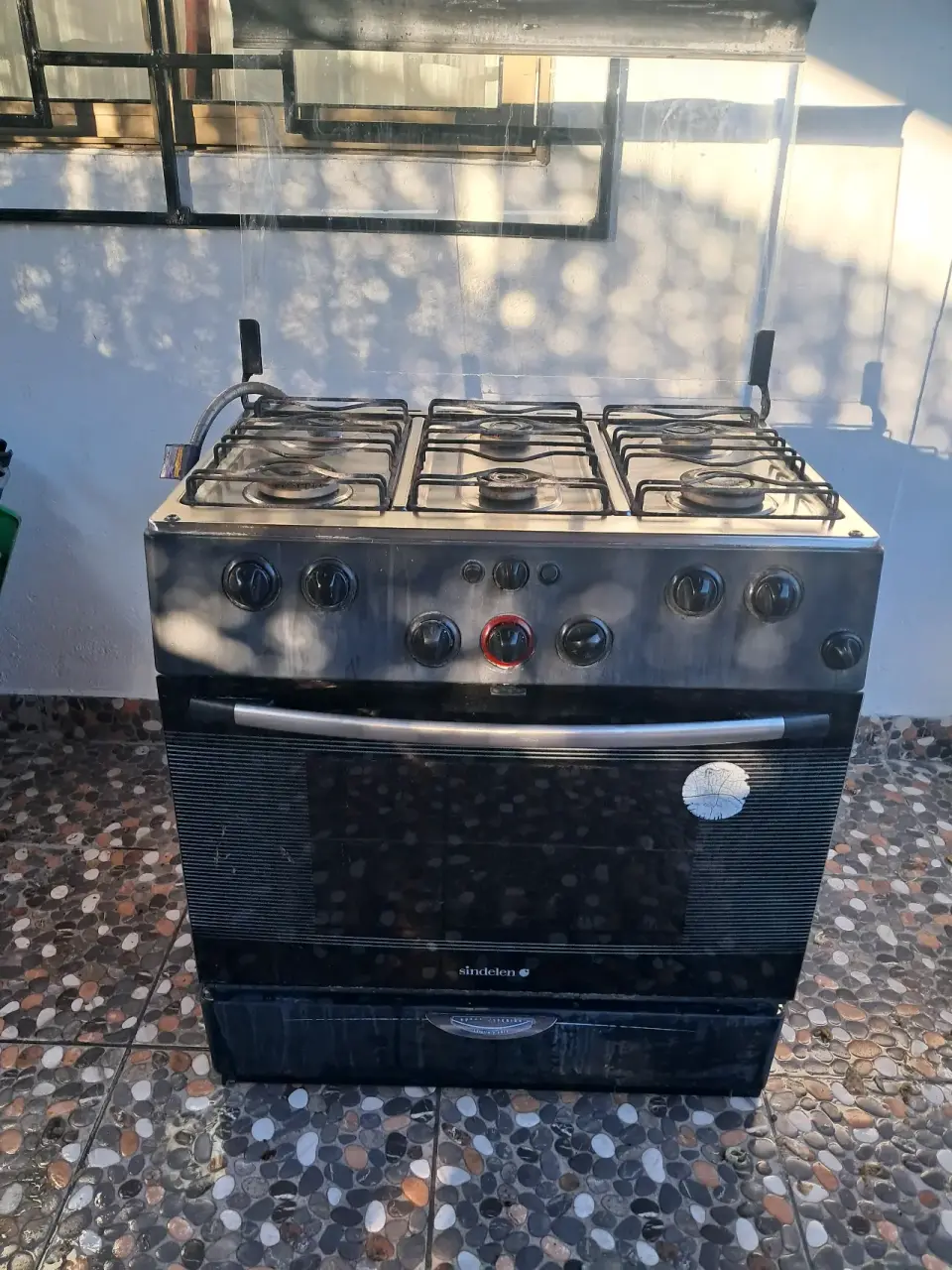 Cocina a gas con horno - miniatura 1