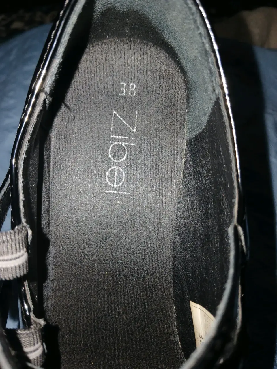 Zapatos de charol negros - miniatura 4