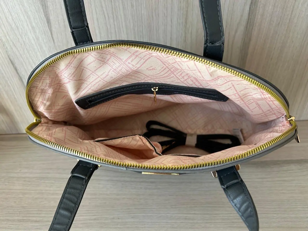 Cartera con diseño de cocodrilo - miniatura 3