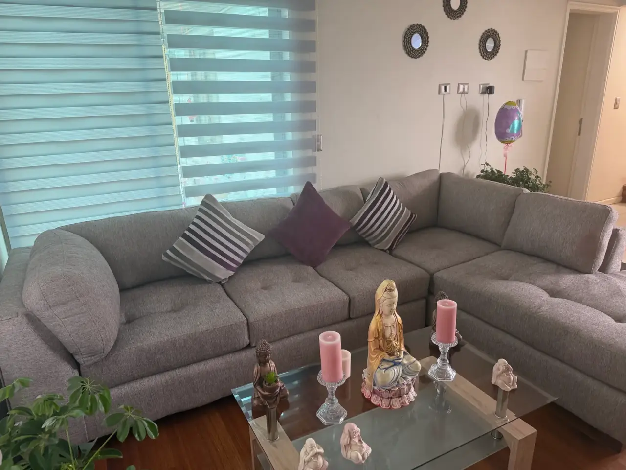 Sofá seccional gris moderno - miniatura 2
