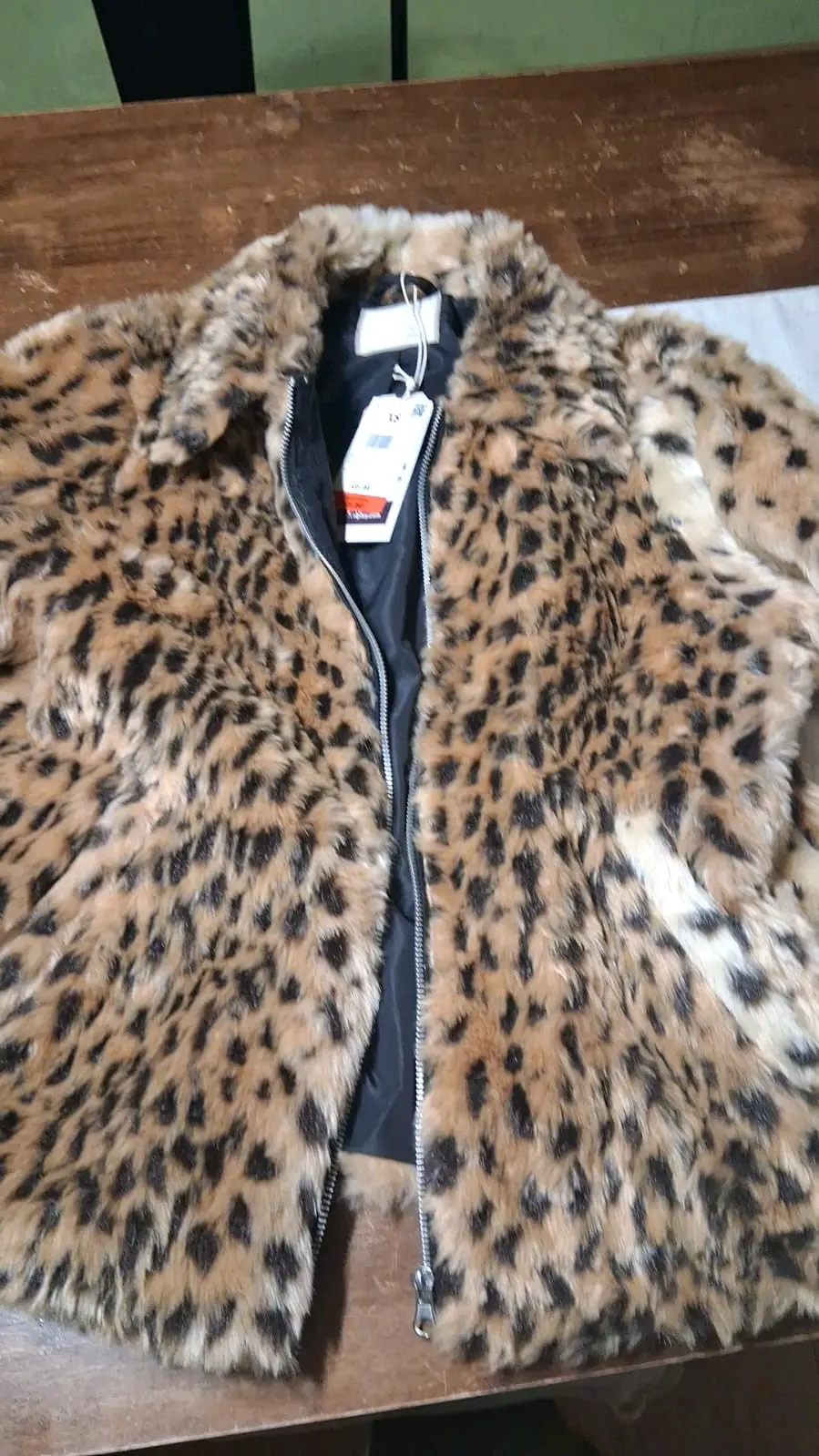 Chaqueta de piel sintética nueva. - miniatura 2