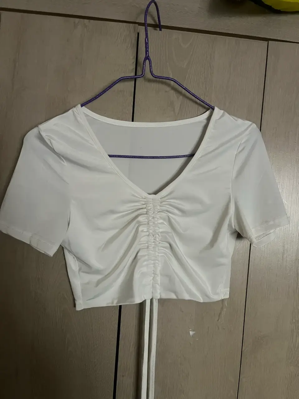 Polera blanca ajustable