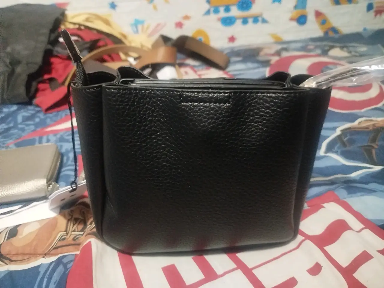 Cartera negra de cuero sintético - miniatura 1