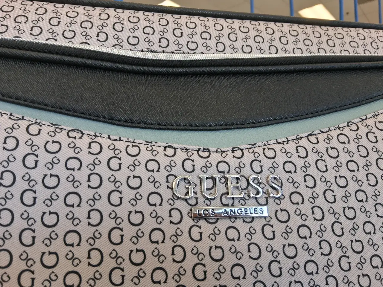 Maleta grande estampada GUESS NUEVA - miniatura 2
