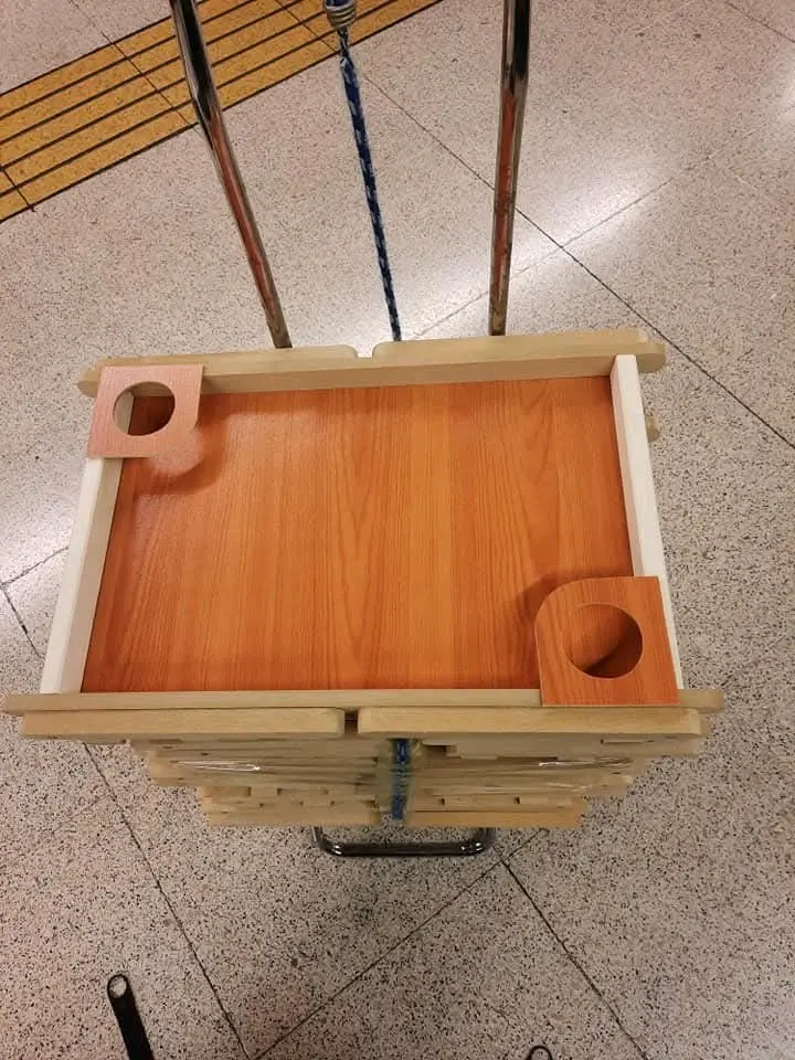 Mesa bandeja plegable de madera - miniatura 2