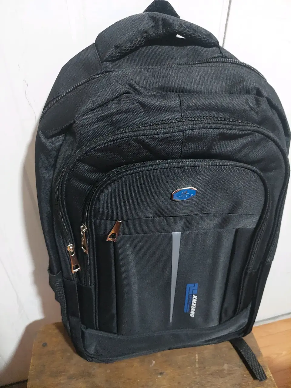 Mochila negra amplia - miniatura 2