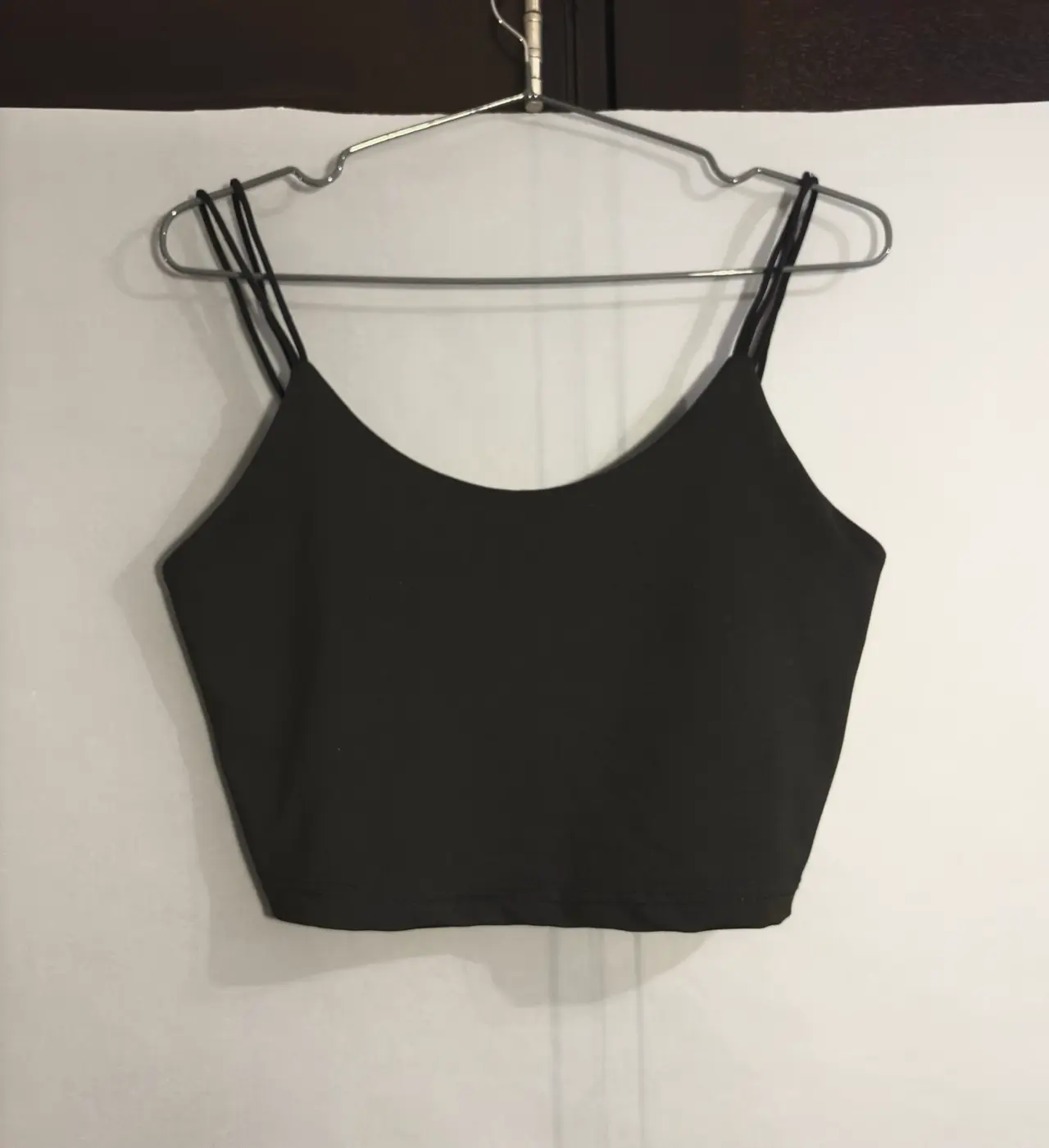 Top negro tirantes delgados