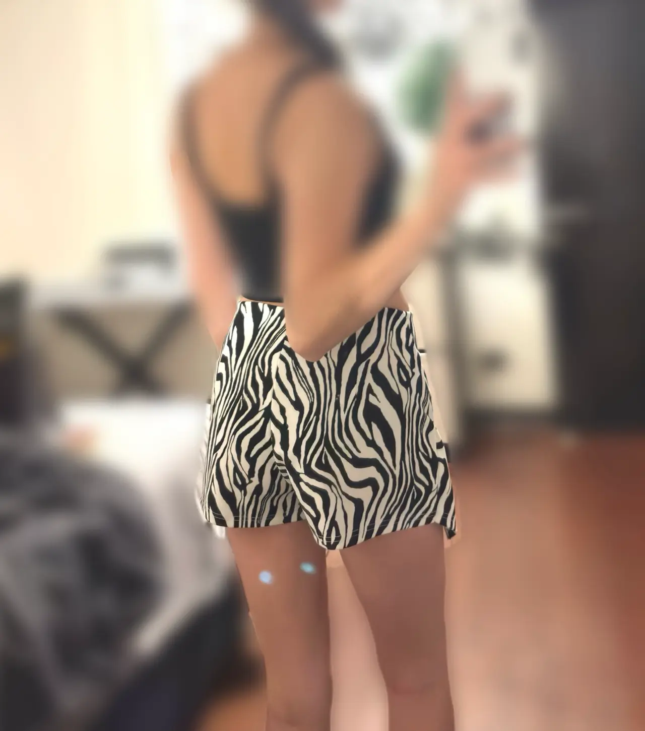Falda-Short estampado cebra blanco y negro - miniatura 3
