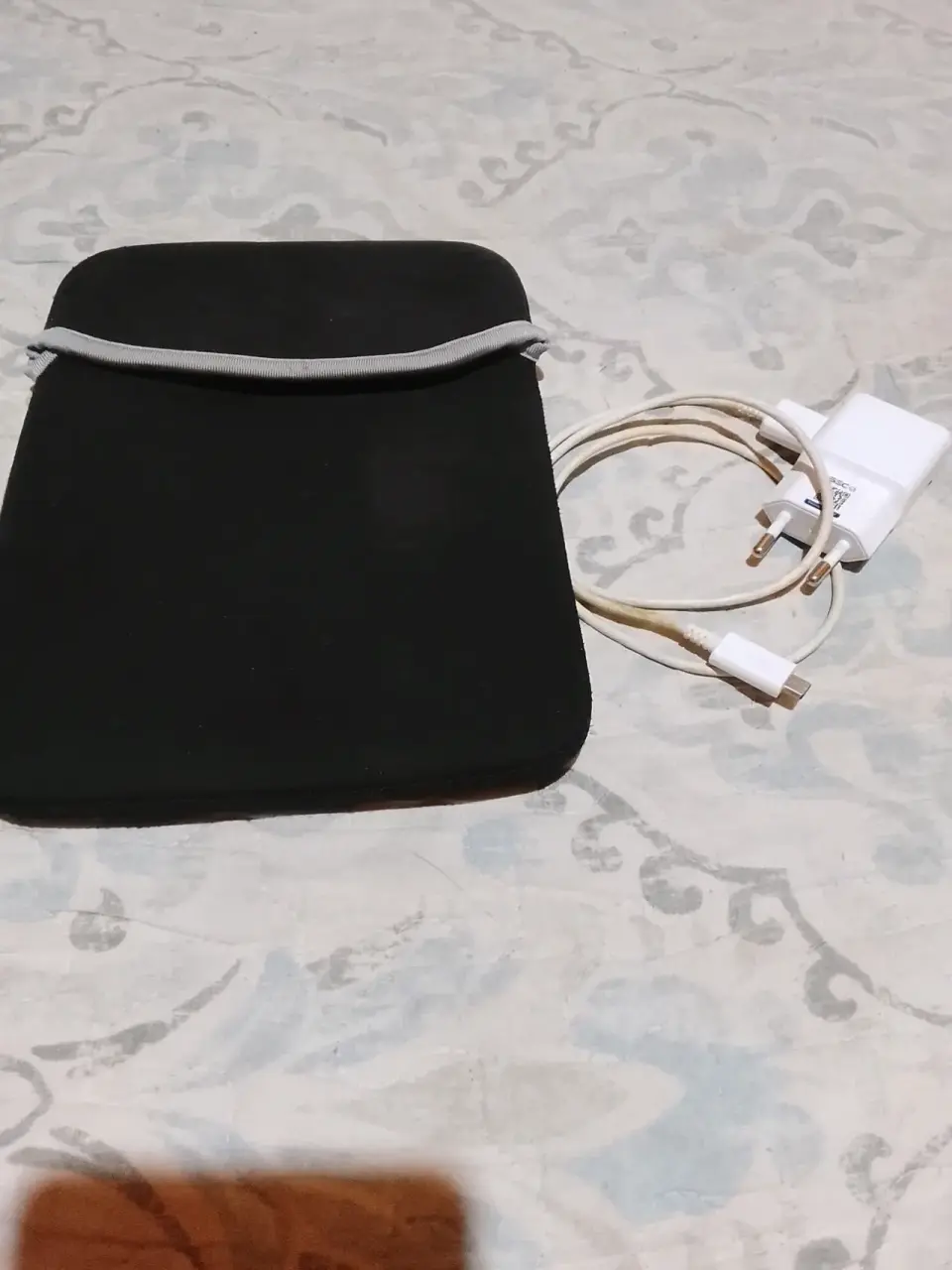 Tablet negra de 10 pulgadas - miniatura 3