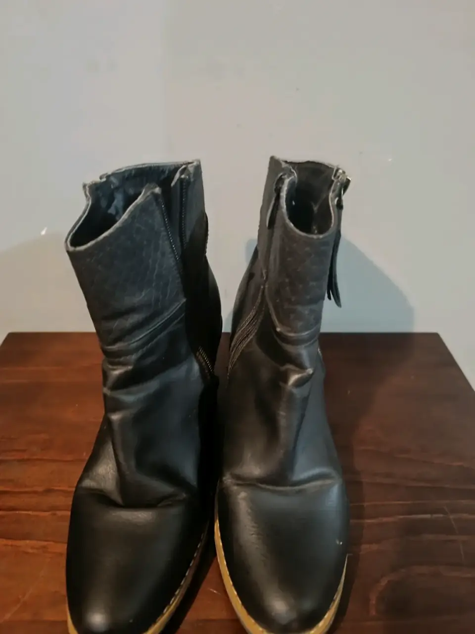 Botas negras de cuero - miniatura 1