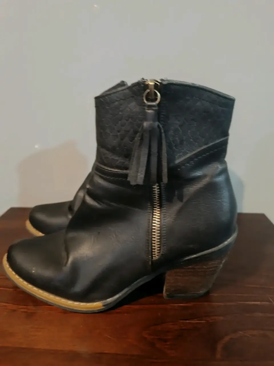Botas negras de cuero - miniatura 2