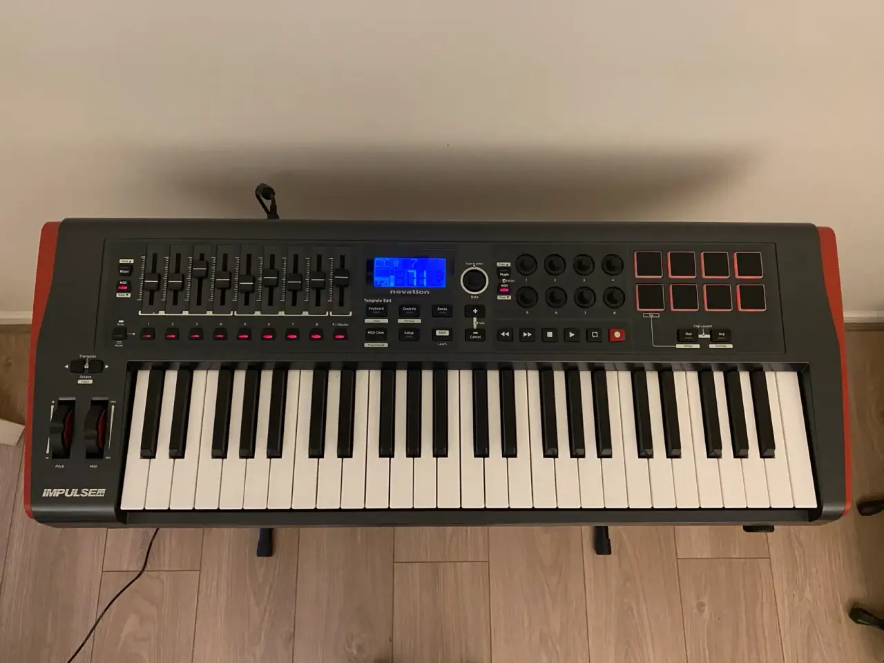 Controlador MIDI Novation Impulse 49 - miniatura 1