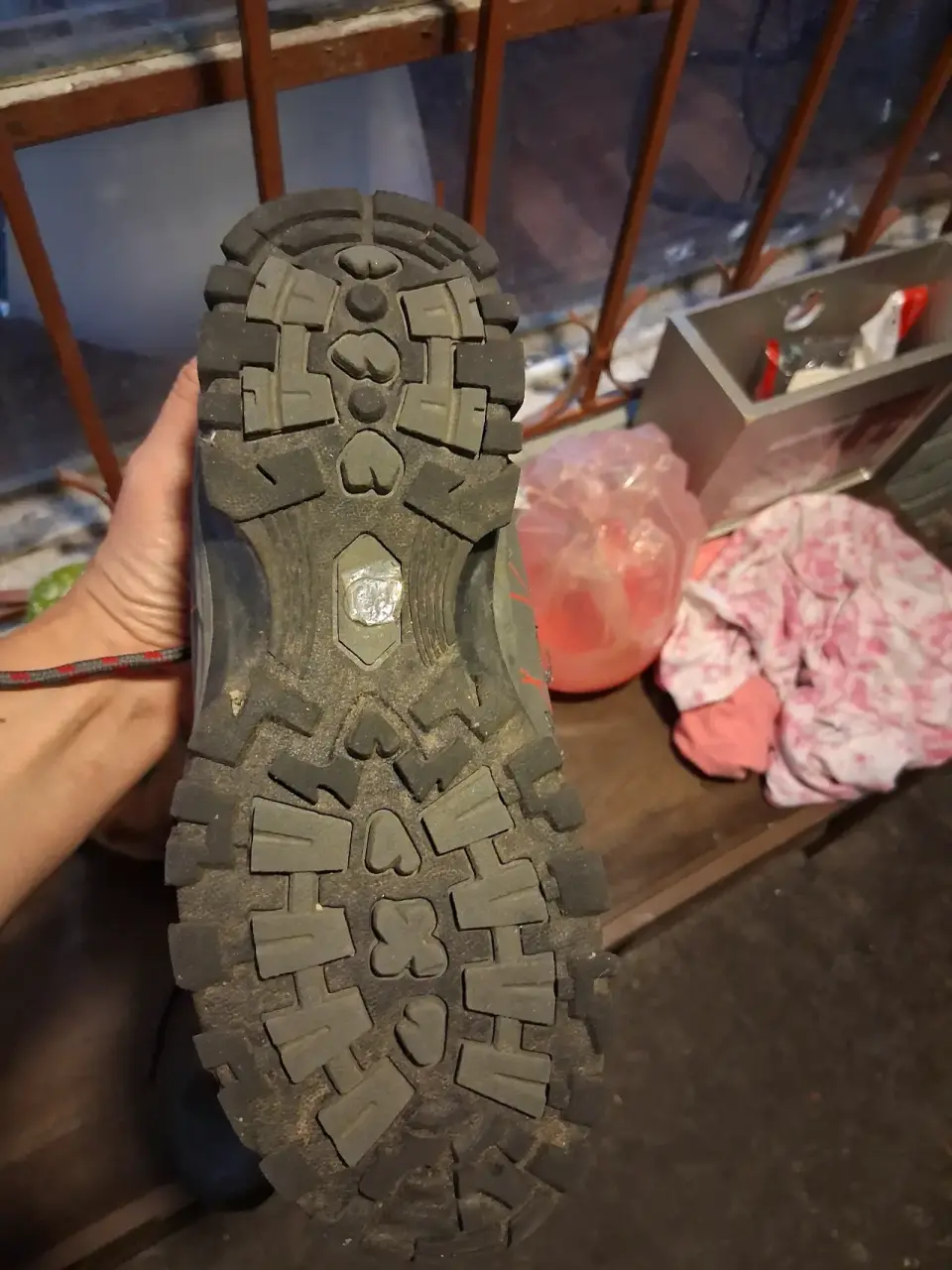 Zapatillas trekking gris y rojo - miniatura 3