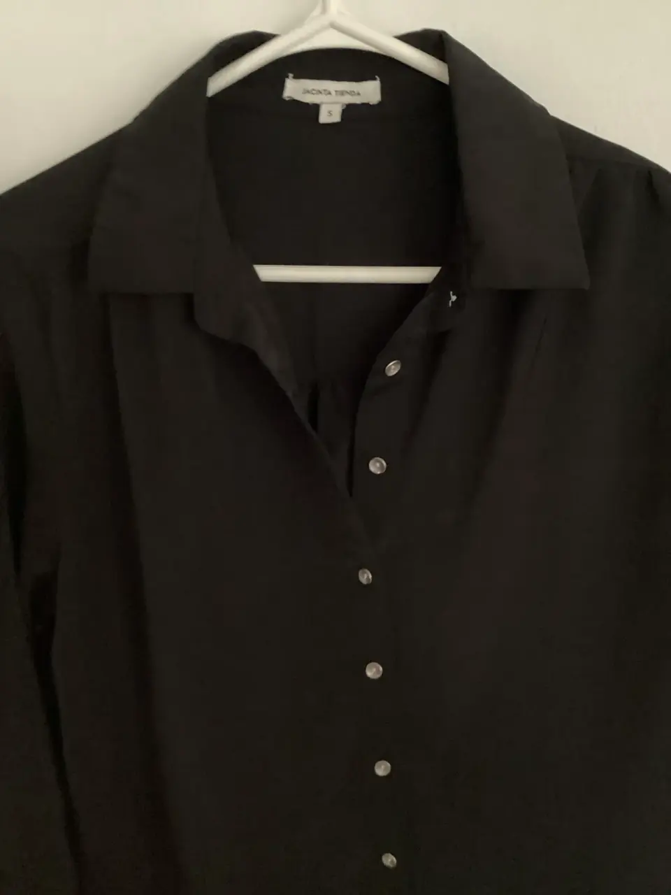 Camisa negra de botones - miniatura 3