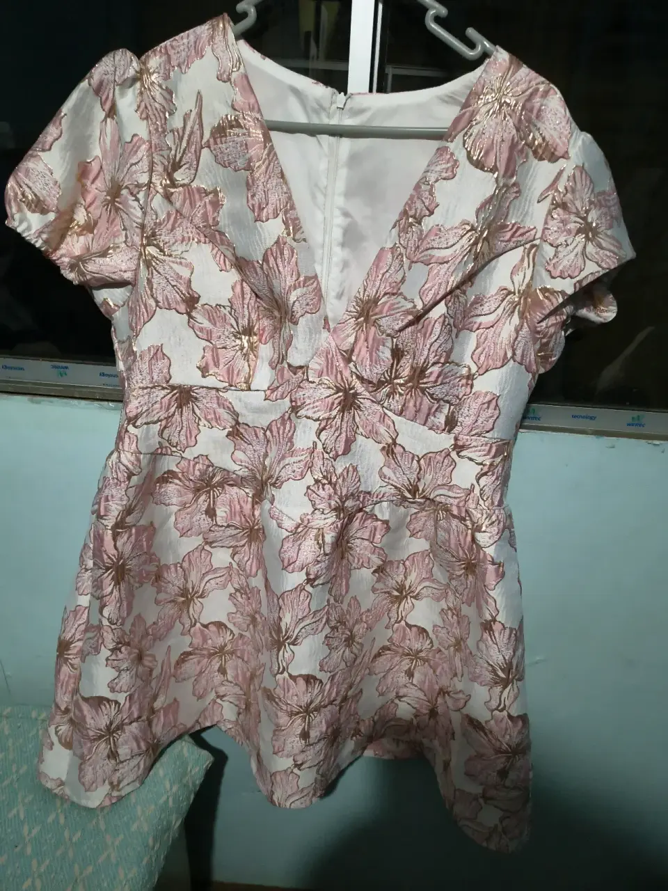 Vestido floral rosa elegante