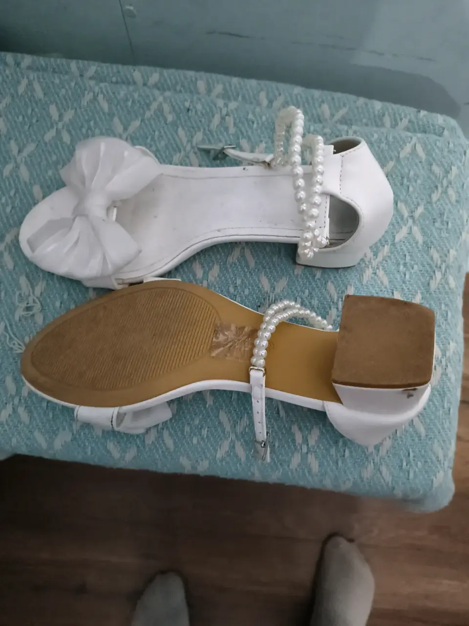 Sandalias blancas con lazo - miniatura 2