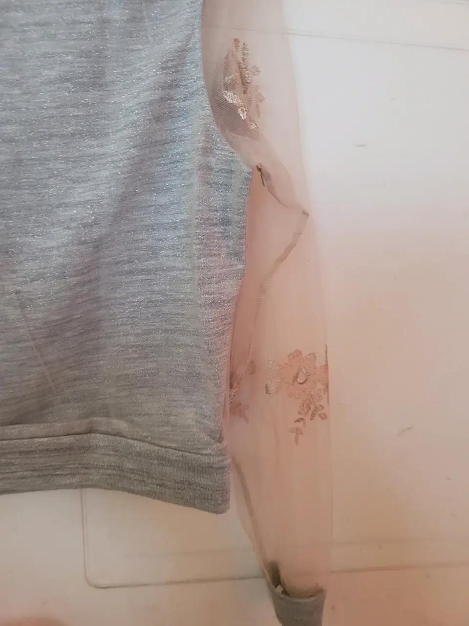 Polera gris con encaje - miniatura 2