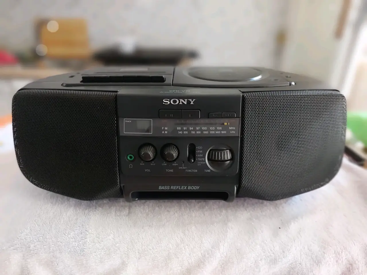 Radio portátil Sony con CD y casete - miniatura 3